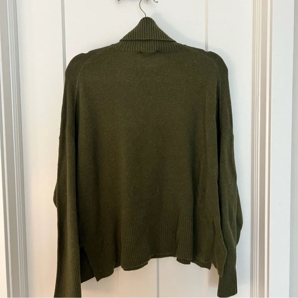 J crew green turtleneck sweater size large NWT - Picture 4 of 4
